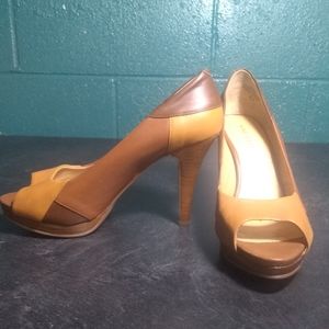 Nine West "delsa" 3.5 in heels size 5.5